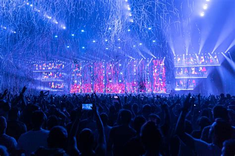 Le Concert de Flamme: Une Nuit Inoubliable de Musique et d'Énergie à Paris!