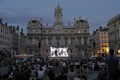 L'Événement Rhapsodies en Or: Un Concert de Quelque Part à Bogota!